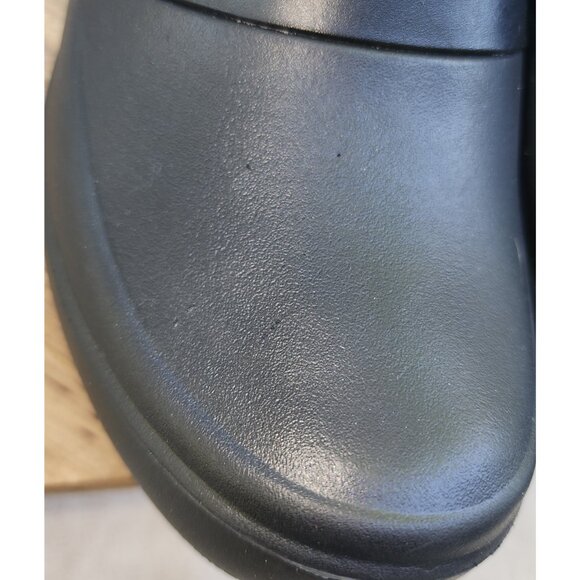 Crocs Women's Slip-Resistant work Clogs, Size 7 - Picture 5 of 9